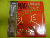 VA- A Very Special Christmas 帯・ライナー付属 名曲多数収録 KEITH HARING ジャケット Whitney Houston / Pretenders / Sing 等収録_画像1