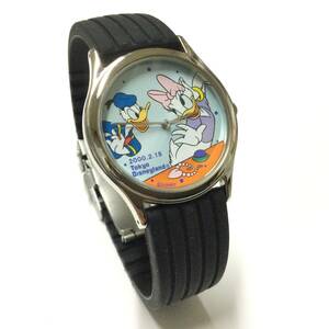 [ retro & rare, battery & Belt have been exchanged. ] Disney Land Donald & daisy wristwatch 