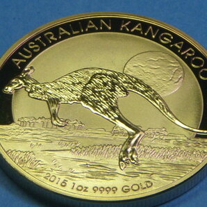 外国金貨 オーストラリア・カンガルー１００ドル貨。2015年英連邦エリザベス２世女王。美品メダル。真鍮製復刻参考品。丸ケース入り。の画像5