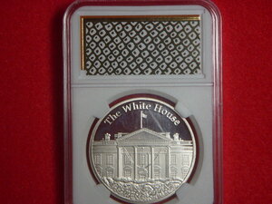 Liberty トランプ大統領とホワイトハウス記念メダル４０ミリ。2016年-2020年の第一期。2025年に向けての復活選挙。鉄製銀メッキ希少美品