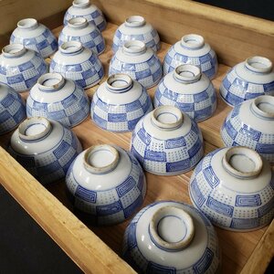 古い湯のみ 20客 銘なし 木製ケース付き 煎茶道具 和食器 アンティーク レトロ 時代物 日本【120ｍ1407】