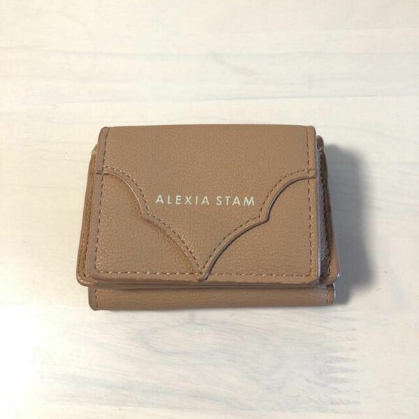 【ALEXIA STAM】 Logo Mini Wallet ロゴミニウォレット キャメル　三つ折り財布 ミニ財布　新品未使用