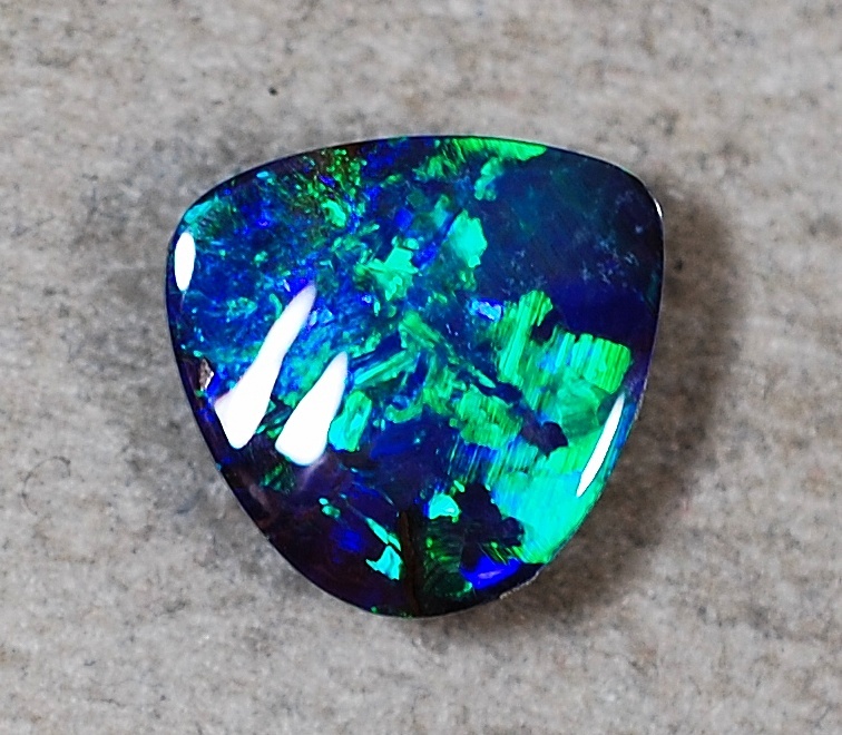 受注発注 《宝石⚜️ルース》遊色抜群✨天然ボルダーオパール☆7.110ct