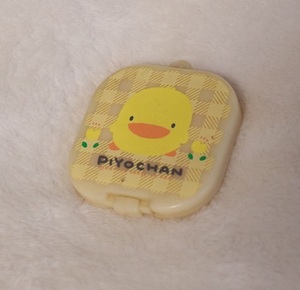 超レア！昭和レトロ！カワイイ！ピヨちゃん PIYOCHANのコンパクトミラー　黄色　鏡　携帯用