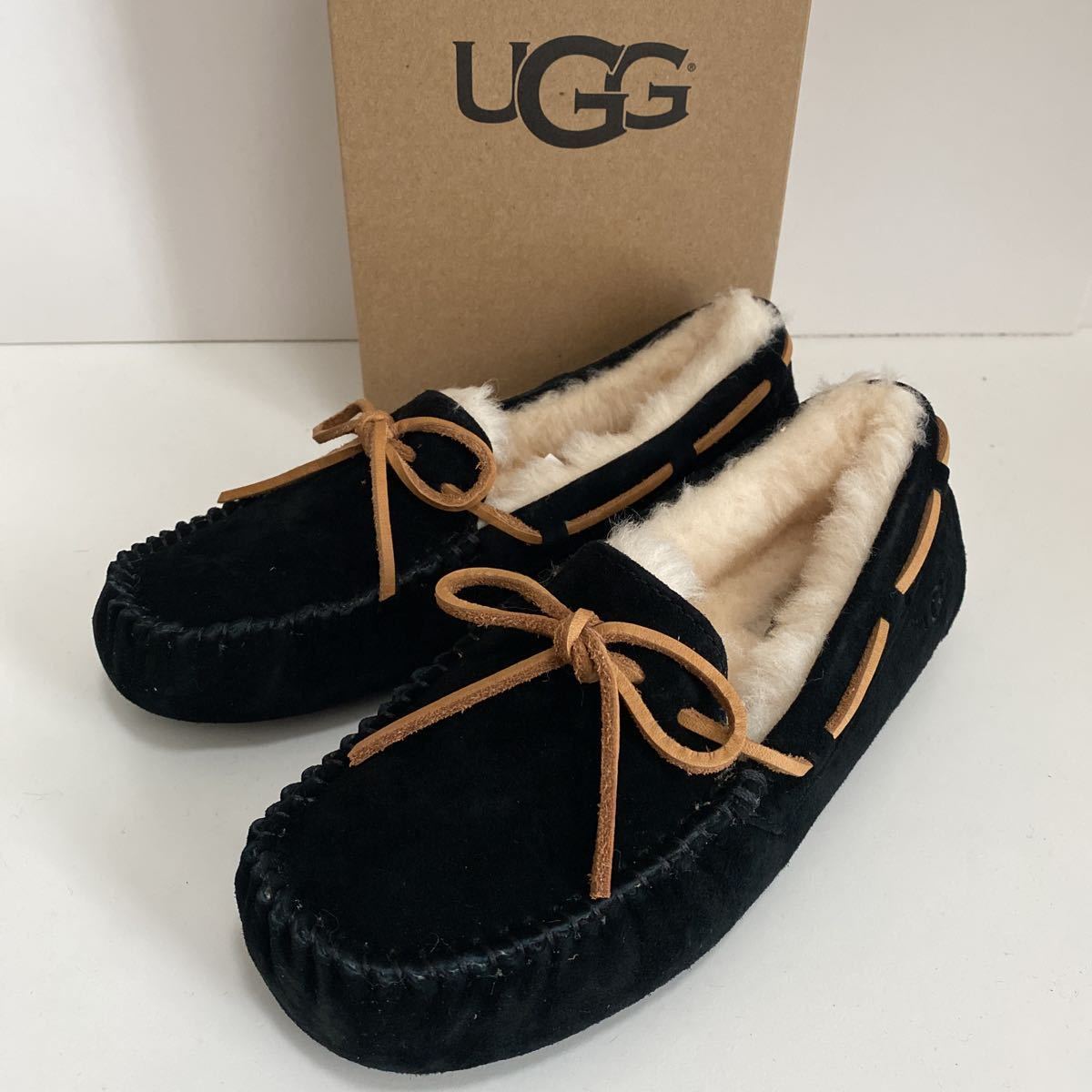 評価 新品未使用 UGG アグ モカシン ブラック リボン 25cm