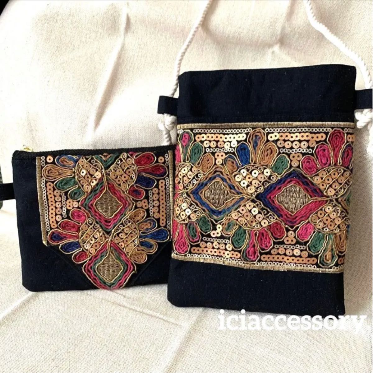 no 28】 タッセルチャーム付き タグ付き インド刺繍リボンポーチ(M