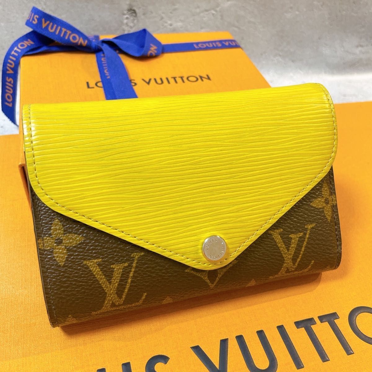LOUISVUITTON ルイヴィトン ポルトフォイユ マリールー コンパクト