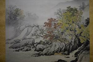 Art hand Auction 【複製】//川合玉堂/奔泉紅葉/工芸/桐箱二重箱付/布袋屋掛軸HE-243, 絵画, 日本画, 山水, 風月