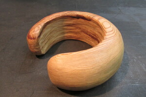  shop . Japanese cedar . finishing horseshoe type bangle 