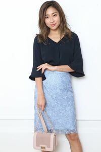 1度着用 ジャスグリッティー JUSGLITTY グラデレースタイトスカート2018SS サイズ0 ブルー 定価、17.000+税