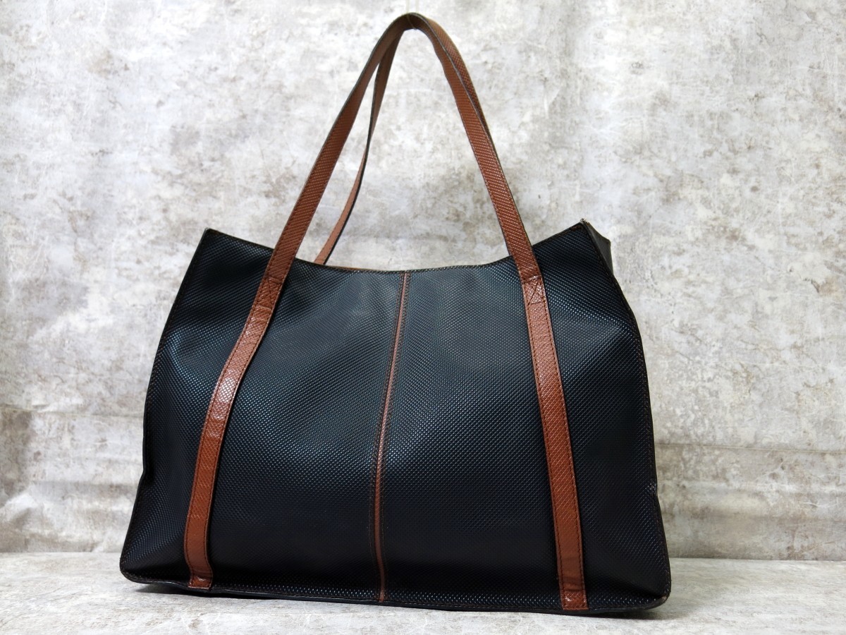 美品】BOTTEGA VENETA ツイスト キャメル 牛革-