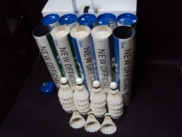 YONEX シャトル ニューオフィシャル ×5ダース 60個 美品(中古)の YONEX シャトル ニューオフィシャル ×5ダース 60個 美品(中古)の