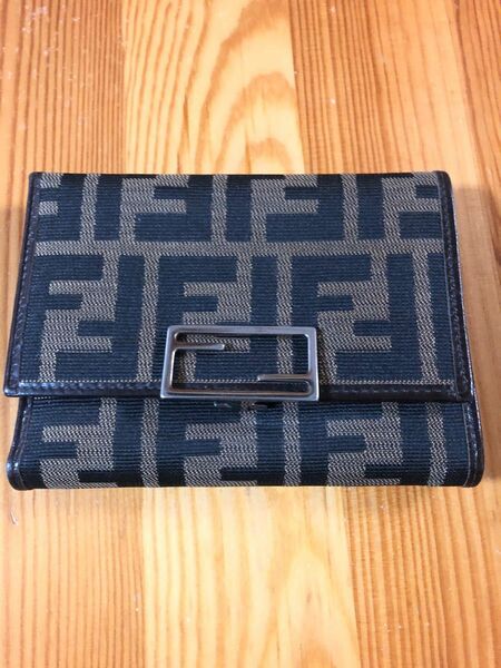 FENDI ズッカ 三つ折り財布