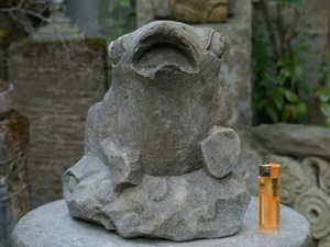 ジャンクなカエルの石像h24cm 庭石　蛙石　カエル石像　ガーデニング 0125c