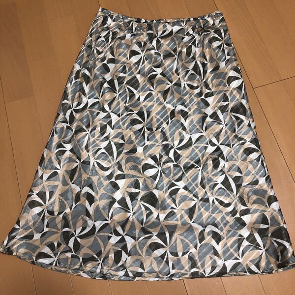 膝丈スカート ウエストサイズ67 春物 夏物 着用少なめ