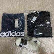 新品 adidas 定価8237円 メンズ XL サイズ 3点セット スウェットパーカー Tシャツ ソックス3枚組 ブラック ネイビー アディダス福袋 NIKE_画像1