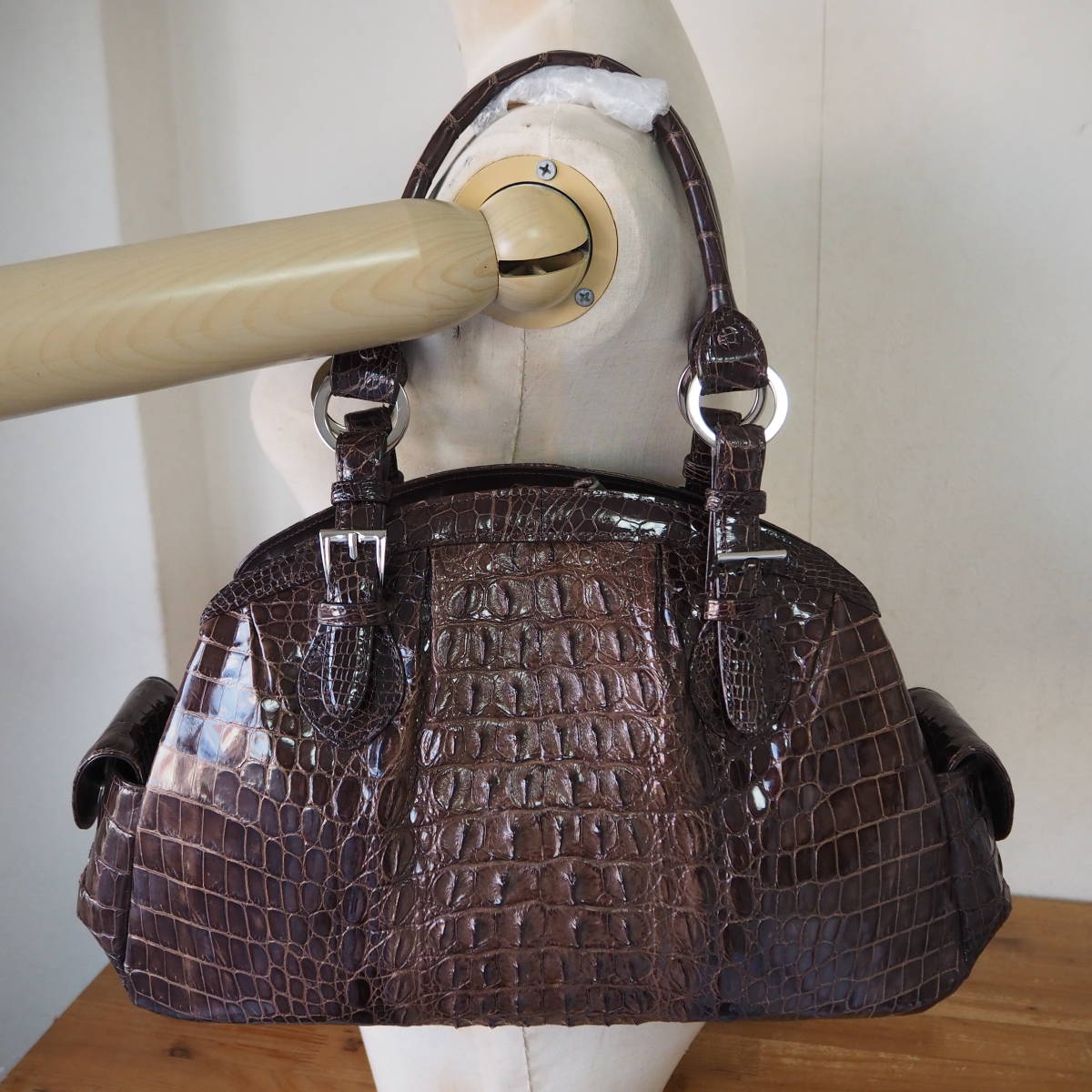新品・未使用】三宝 マットクロコダイル2wayポシェット ブラックボルドー-