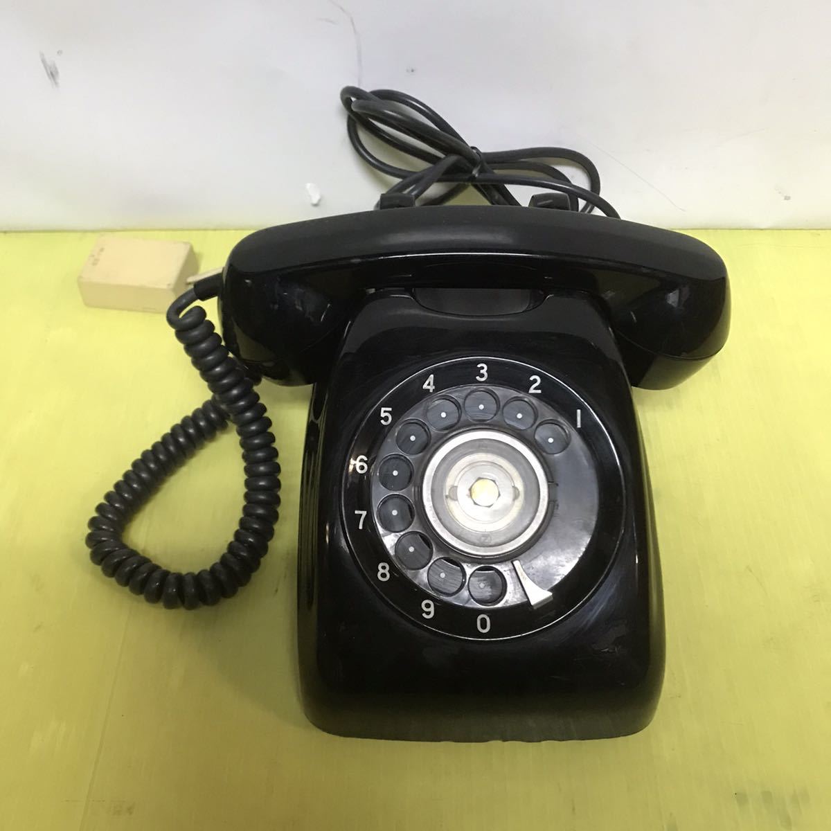 m197 昭和レトロ黒電話日本電信電話ダイヤル式600-A2 動作未確認中古品