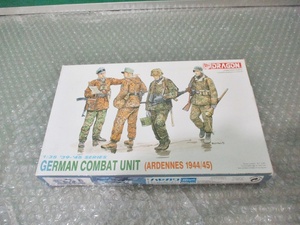 プラモデル ドラゴン DRAGON 1/35 ドイツ戦闘ユニット GERMAN COMBAT UNIT 1944/45 未組み立て 昔のプラモ