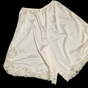 * car rure made in Japan * hem. . flower race . wonderful tsuru Sara tap pants *L*