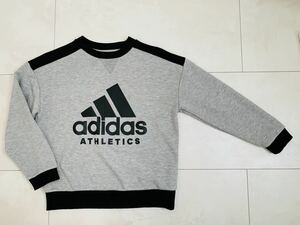 ■adidas/アディダス■大人気!ビッグロゴマーク入りのかっこいい長袖トレーナー■140サイズ■グレー色×黒■