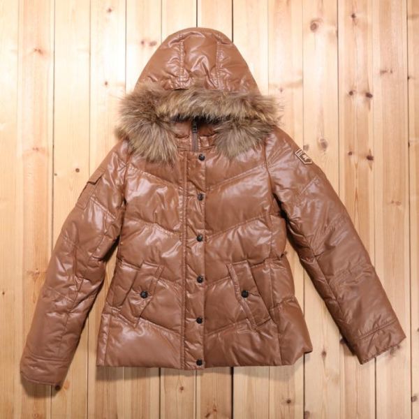 バーバリーブルーレーベル ダウンの値段と価格推移は?|195件の売買 ...