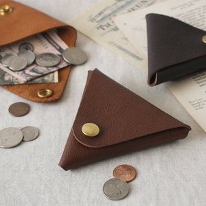 １０００円からスタート 上質くったり革レザー 三角コインケース 2箇所開く財布 小銭入れ 小物入れ ブラウン M36