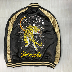  специальная цена [M] с хлопком Yokosuka departure . Japanese sovenir jacket Yokosuka вышивка SUKAJAN общий вышивка TIGER.PUFF внутри карман есть чёрный Tiger Sakura дуть снег 