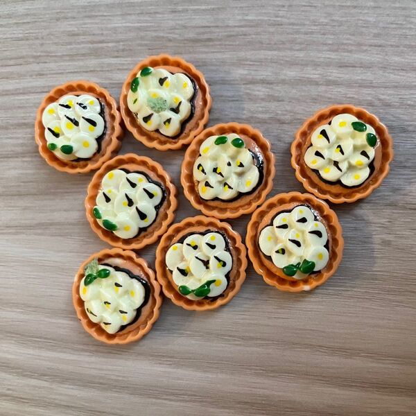 食べ物 デコパーツ チョコバナナタルト ミニチュア ドールハウス おままごと 8個セット 樹脂パーツ ハンドメイド 資材 材料