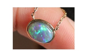 K18YG yellow gold black opal opal necklace pendant kaboshon18 gold 18K. round shape oval oval type 