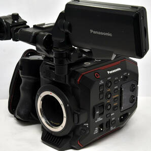 キレイ！ パナソニック 5.7K コンパクトシネマカメラ Panasonic AU-EVA1 EFマウント 4K  小型 軽量 プロ仕様 業務用の画像2