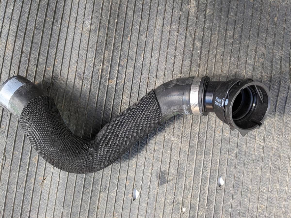 とっておきし新春福袋 冷却水チューブ(カイエン955 3.2L V6 エンジン