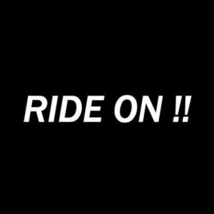 【全13色】カッティングステッカー「RIDE ON !!」横14cm◆車 バイク スケボー スノボー スポーツ ライドオン レッツゴー Let''sgo 格好いい
