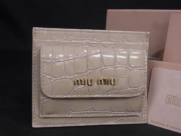 ヤフオク! -「miumiu パスケース」の落札相場・落札価格