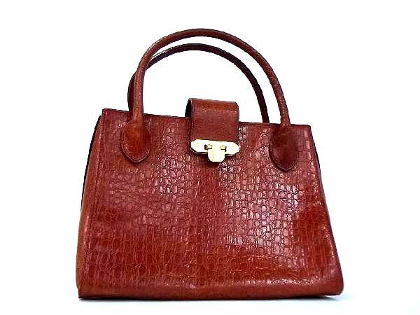 Valentino バッグの値段と価格推移は?|1,871件の売買情報を集計した Valentino バッグの値段と価格推移は?|1,871件の売買情報を集計した