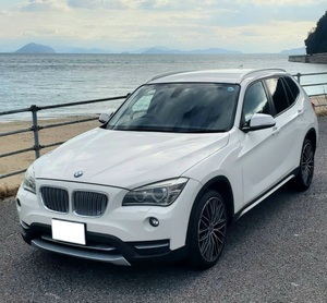 [Индивидуальная выставка] BMW X1 Xline Xline включает в себя различные расходы S20I X Line Alpin White 19 -дюймовый фольга внедорожник с датчиком парковки внедорожника для женщин легко вождение