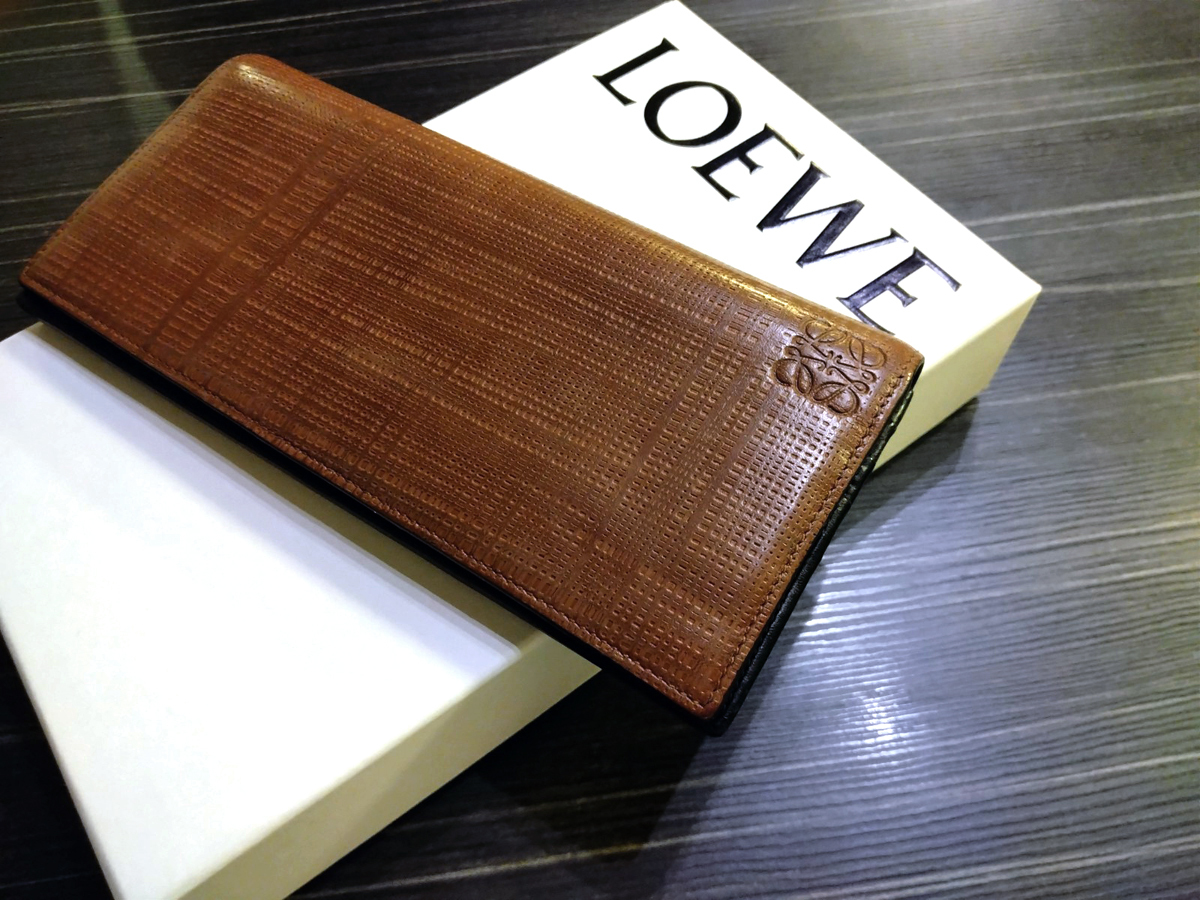 どみにおんさま【新品未使用】ロエベ long horizontal wallet-