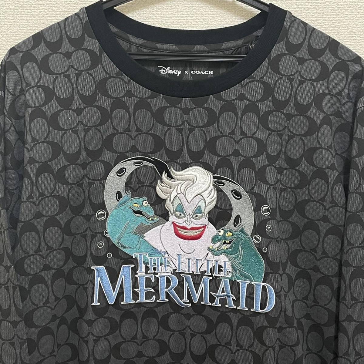 DISNEY X COACH シグネチャー アースラ ロング スリーブ Tシャツ 【1