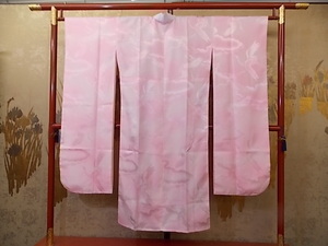 きもの今昔４７４１　長襦袢　振り袖用　ポリエステル１００％綸子地　ピンク色ボカシ　　バチ衿仕立て　　身丈１３３ｃｍ
