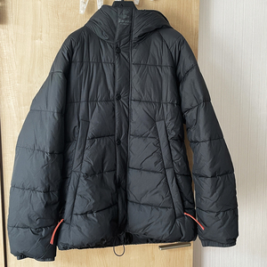 新品 バブアー BARBOUR ダウン　海外Mサイズ　L ブラック　黒　フード　ファイバーダウン　ジャケット メンズ Switun Quilt Jacket MQU1121