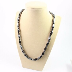 [NECKLACE] Black Hematite 磁気マグネット ツイスト四角柱 & 球体 ビーズ ブラック ヘマタイト ヒーリングネックレス 55cm 【送料無料】