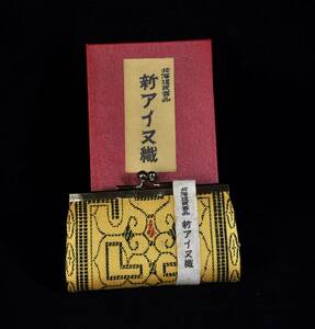 ビンテージ 北海道民芸品 新アイヌ織がま口財布 箱付き 幅11cm 奥行き2.5cm 高さ7.5cm 財布の表面に織物が張られた財布です。 TAK501