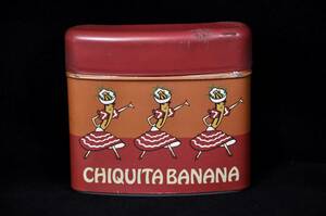 当時物 レトロ CHIQUITA BANANA 空き缶 幅10cm 奥行き2cm 高さ9cm レトロな雰囲気のデザインに経年の風合が味わいの一品 TAK501