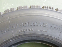 L16240-ブリヂストン W910 225/80R17.5 123/122L 中古 8分山 2本セット スタッドレスタイヤ 2013年製_画像4