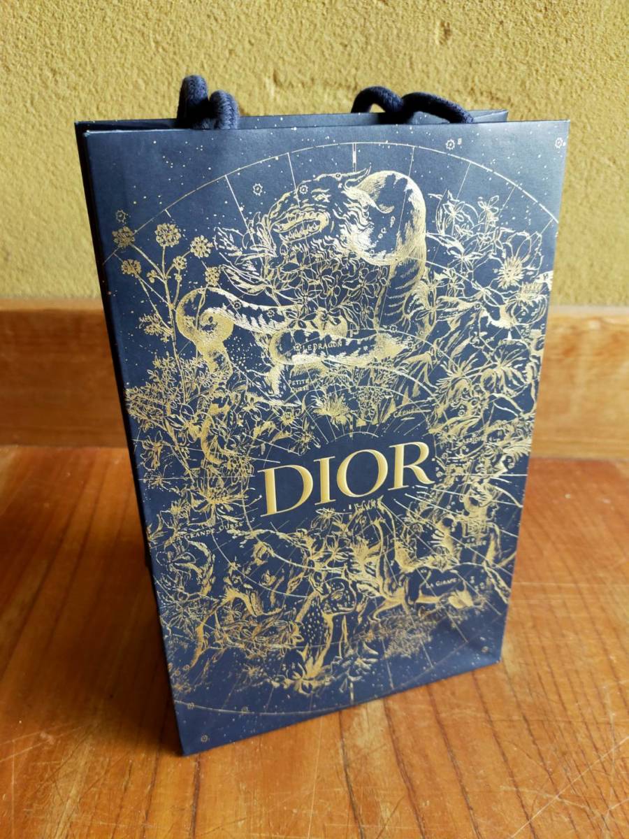 Dior 紙袋の値段と価格推移は？｜29件の売買情報を集計したDior 紙袋の