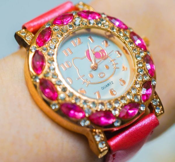 腕時計 キティ アナログ ハローキティ キラキラ ウォッチ アクセサリー 赤宝