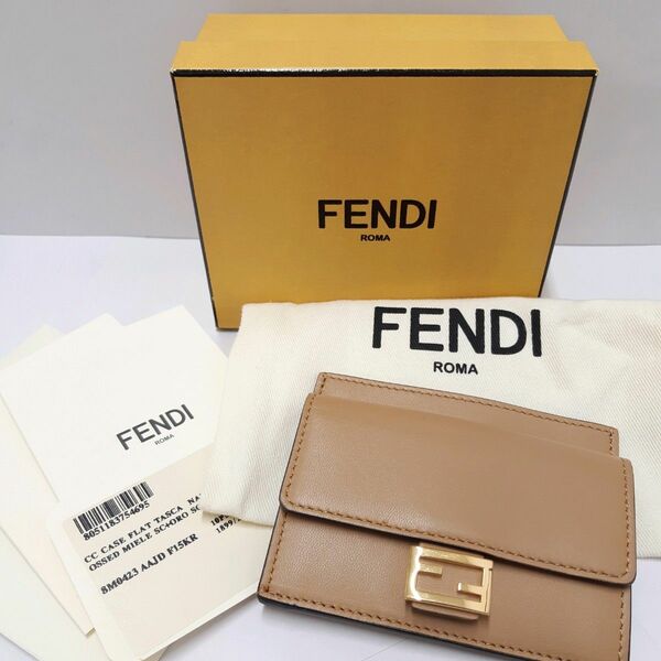 FENDI フェンディ ベージュ ナッパレザー　バゲット カードケース　コインケース付き　ラムレザー　FF　8M0423