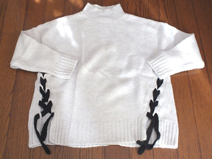 *JEANASIS Jeanasis side braided included knitted white sweater 