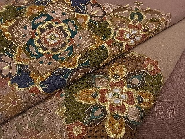 訪問着 スワトウ刺繍の値段と価格推移は?|354件の売買情報を集計した ...