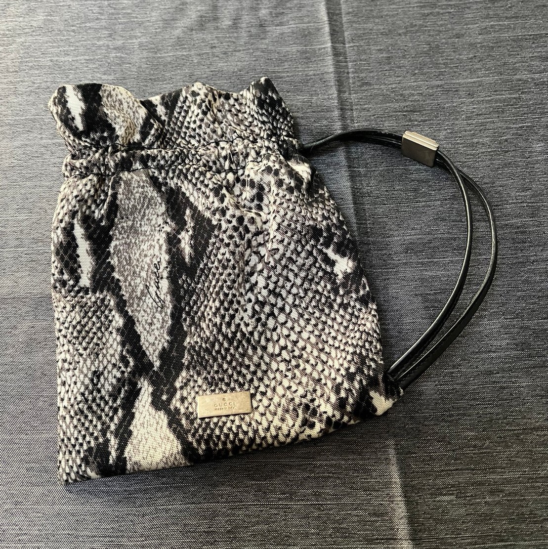 これぞ超絶技巧! 明治時代 明治期 金工細工 彫細工 両面 煙草入れ